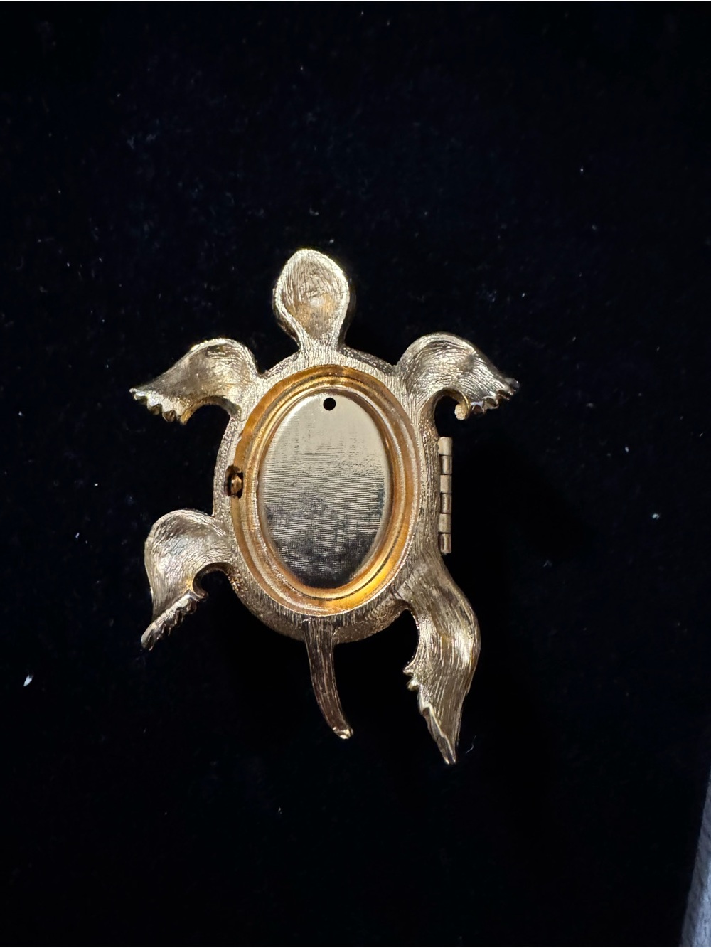 Vintage Avon Gold-Tone Turtle Perfume Compact with Green Stone Accent - Picture 4 of 4